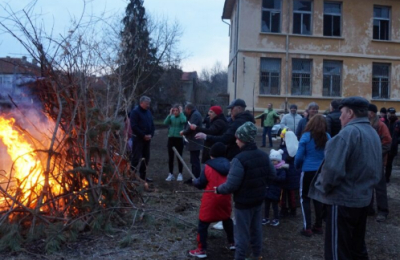 В с. Овчи кладенец превърнаха Сирни Заговезни в общоселски празник