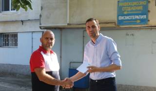 Валентин Ревански дари месечната си заплата на ямболската болница „Свети Панталеймон“