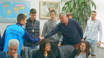 Боксов клуб „Априлец“ спечели 8 златни и 2 сребърни медала на турнир в Стара Загора