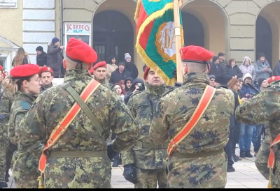 Стотина мъже и жени положиха военна клетва в Ямбол