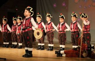 С коледен концерт на децата от детските градини в Ямбол бе