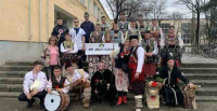 Кукерската група на ПТГ „Иван Райнов“-Ямбол постави символично началото на „Кукерландия“
