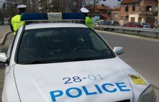 Ямболски полицаи задържаха 33 г. мъж за притежание на наркотици.