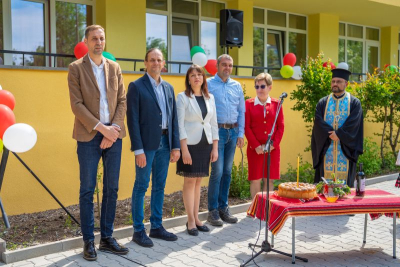 С официална церемония и водосвет беше открита обновената детска градина „Щастливо детство“ в Ямбол