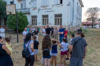 Кметът на Ямбол обсъди с граждани проект за облагородяване на двора на
