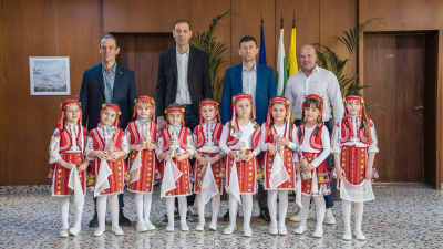 Красиви лазарки внесоха пролетно настроение в сградата на Община Ямбол