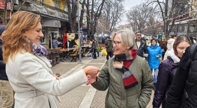 Жените и младежите социалисти поздравиха ямболци за Първи март