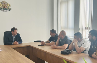 "Ездачите" с проблеми при областния управител