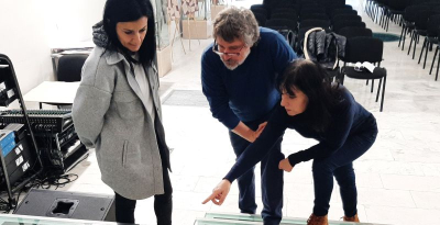 Наградените деца за рисунки, по случай годишнинита от рождението на Ради Колесов