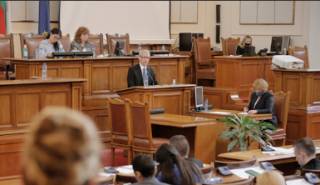 Министърът на образованието - Как ще работят училищата и детските градини в