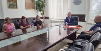 В административната сграда на община „Тунджа“ бе връчено еднократно финансово стимулиране.
