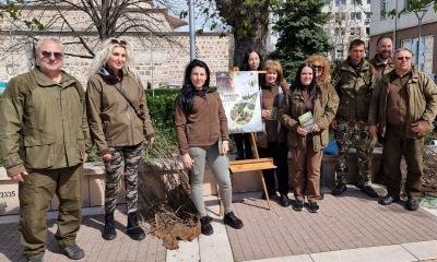 Н Ямбол раздадоха над 1000 дръвчета