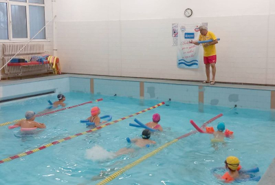 Запиши детето си в „Приятели с водата“ – уроци за плуване и безопасност