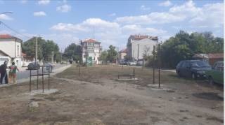 Хората гласуват и с надежда, че когато полит. чадър падне ще...