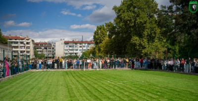 Нов футболен терен за учениците в Иновативно основно училище „Николай Петрини“