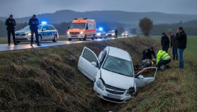 Много тежко ПТП в Ямболско- водачът умира в линейката, жената в болницата