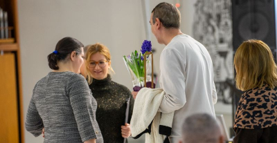 Абстрактна живопис,/ сътворена с пръсти/ , представи в Ямбол младата художничка Моника Христова