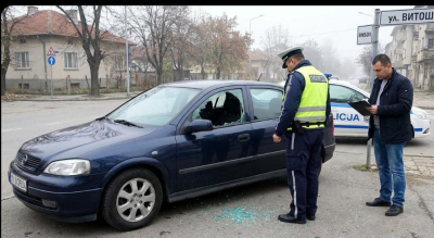 Разследват кражба от разбит автомобил