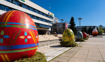 Ямбол в цветове и празнично настроение с по-богата Великденска украса