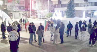 Кажете им къде е държавната власт в Ямбол, че рискуваме Дядо Коледа