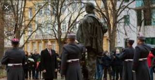 В прозорчето на Алис: ИСТОРИЯ