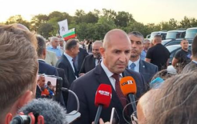 ПРЕЗИДЕНТЪТ РУМЕН РАДЕВ