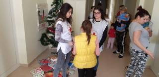 Кутии на приятелството с мото „За повече усмивки!”