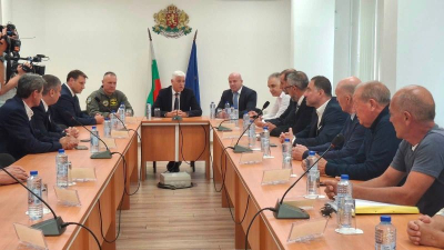 В Областна администрация - Ямбол започна срещата между министъра на отбраната Димитър Стоянов и кметовете на общините от област Ямбол.