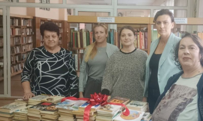 Обединението на жените социалистки в Ямбол дари книги на ямболско читалище