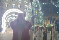 Грейнаха светлините на празничната украса ВИДЕО