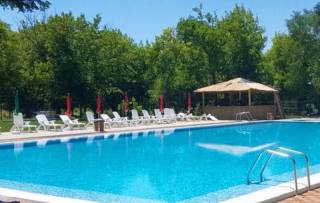 Кметът на община „Тунджа“ разреши къпането в три открити плувни басейна