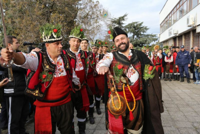 НА КОЛЕДА В ЯМБОЛ - Детски коледарски празник и фестивал „Ямболски коледарски буенек“