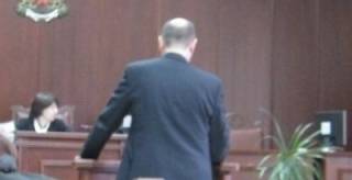 Инспектиращият паркинги да беше се средоточил върху Пречиствателната. Той май... и реката щеше да чисти...