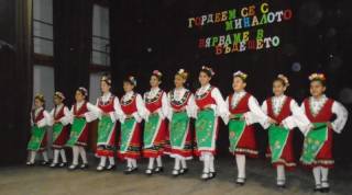 ГОРДЕЕМ СЕ С МИНАЛОТО И ВЯРВАМЕ В БЪДЕЩЕТО