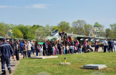 Авиобаза „Безмер“ ще отвари вратите си за посетители на 11 април