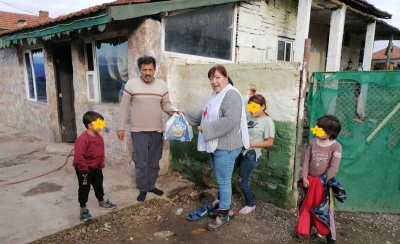 50 пакета с храна за бедните