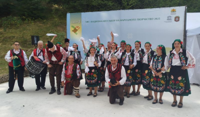 Отлично представяне на тунджански самодейни колективи на